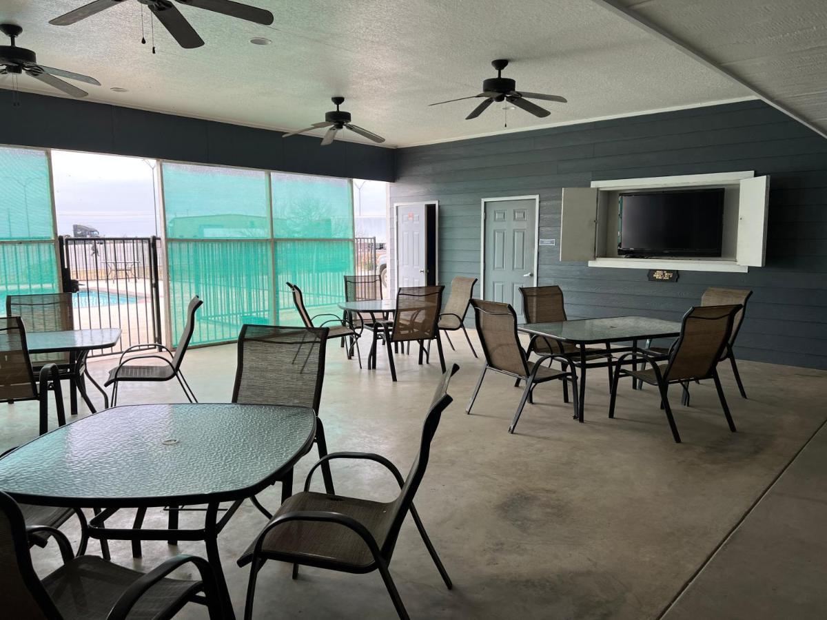 Hotel Bien Venido Pearsall エクステリア 写真