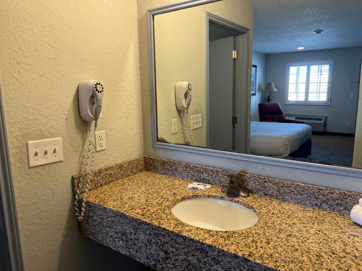 Hotel Bien Venido Pearsall エクステリア 写真