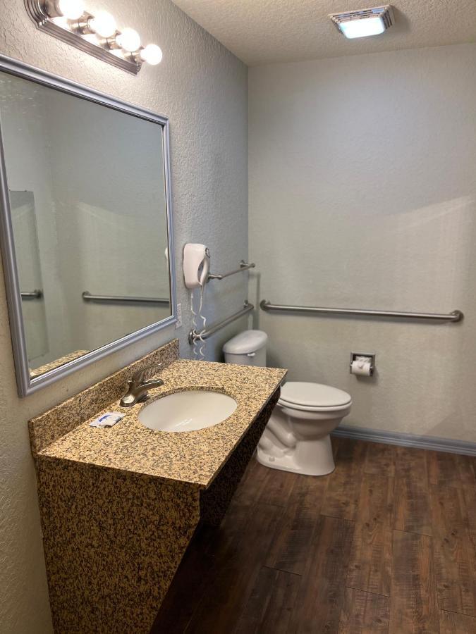 Hotel Bien Venido Pearsall エクステリア 写真